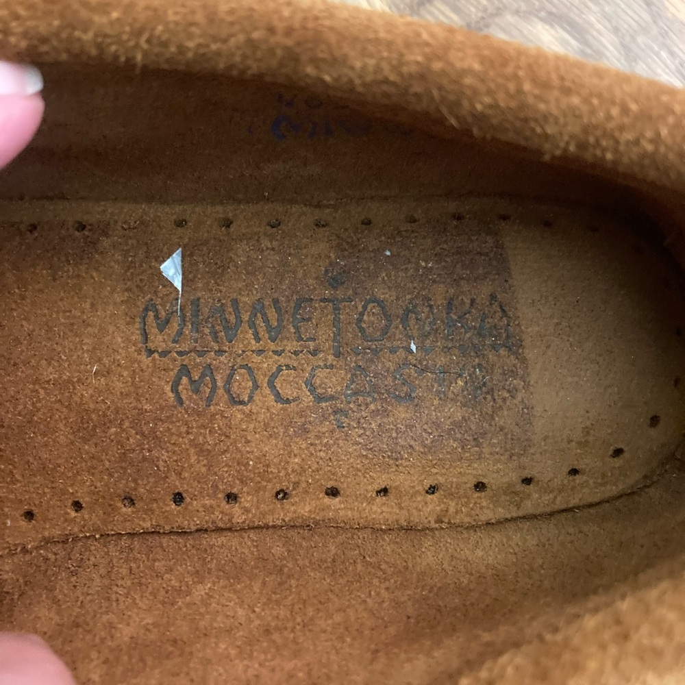 Minnetonka Women’s Suede Moccasins in Chestnut Brown - Picture 5 of 7